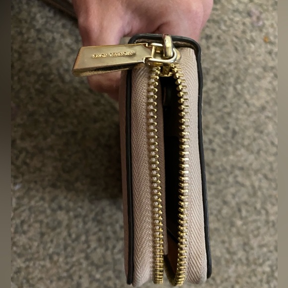 Michael Kors Large Flat MF Phone Case Wallet Light Pink - Picture 4 of 6